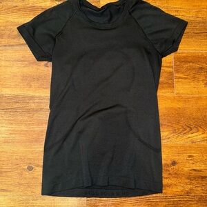 Lululemon Swiftly Tech Short Sleeve 2.0 Hip Length - Size 6 in Black